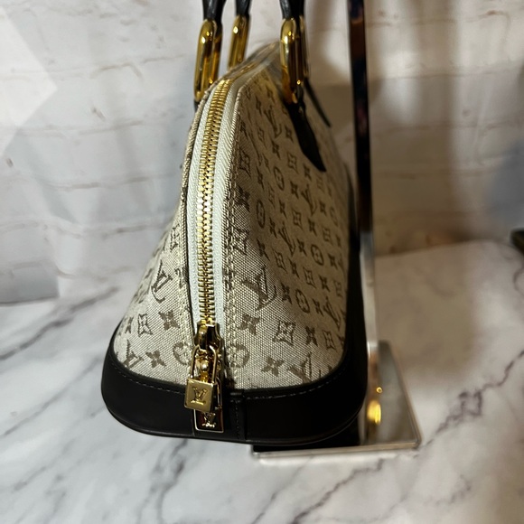 EUC Louis Vuitton Horizontal Mini Lin Alma Handbag (with COA) - Picture 3 of 11